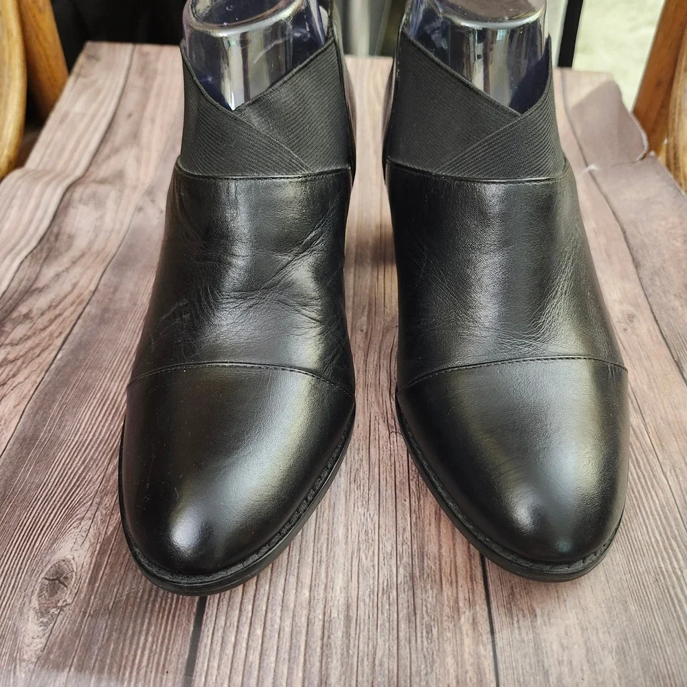Vionic Point Orthaheel Black Leather Cap Toe Booties Shooties 9.5 Luxury Classic